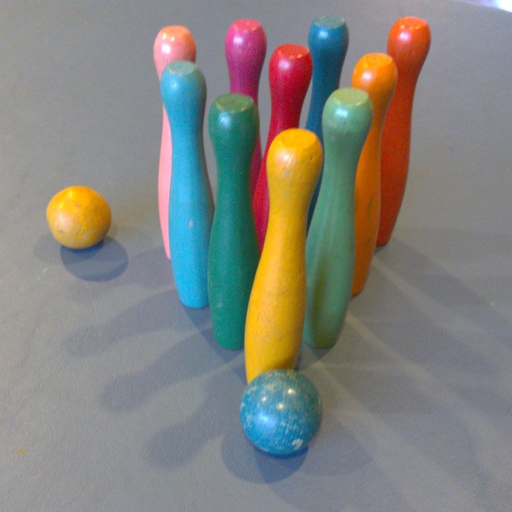 Vintage Colorful Wooden Toy Bowling 10 Pin Set Game w/ 2 Wood Balls